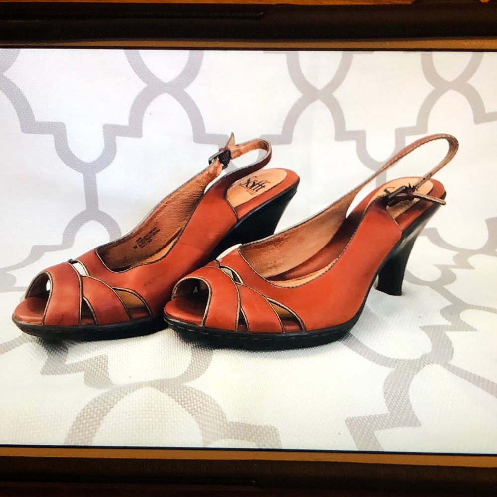 Camel brown mid-height heels, 7M